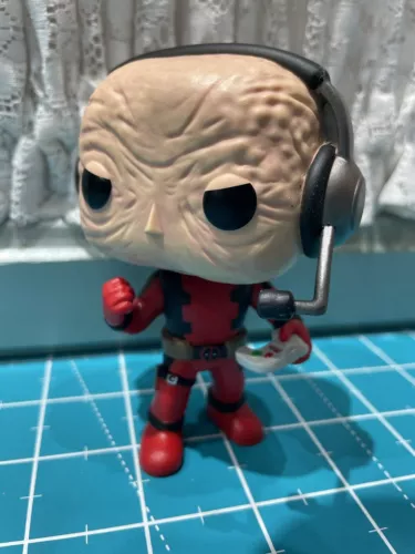 Funko Pop! # 538 Deadpool Gamer   Chase GameStop Exclusive Unmasked