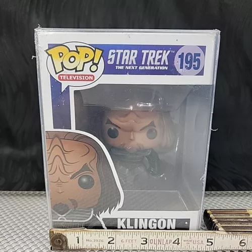 Funko Pop! Television Star Trek The Next Generation #195 Klingon With Protector