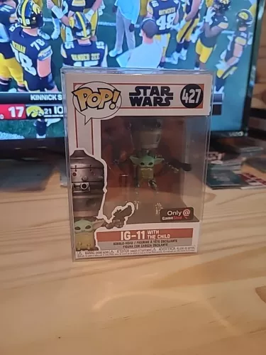 Star Wars Funko POP 427 IG-11 with the CHILD Mandalorian GameStop PROTECTOR